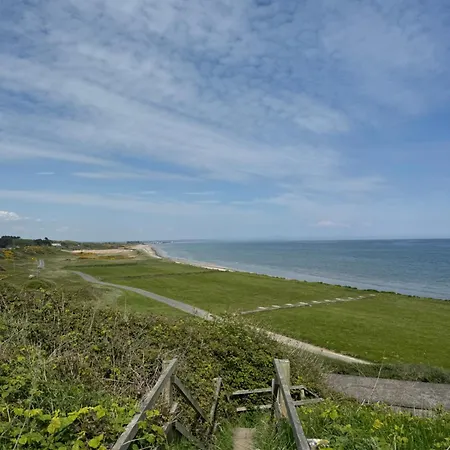 Cozy Coastal Pensión *